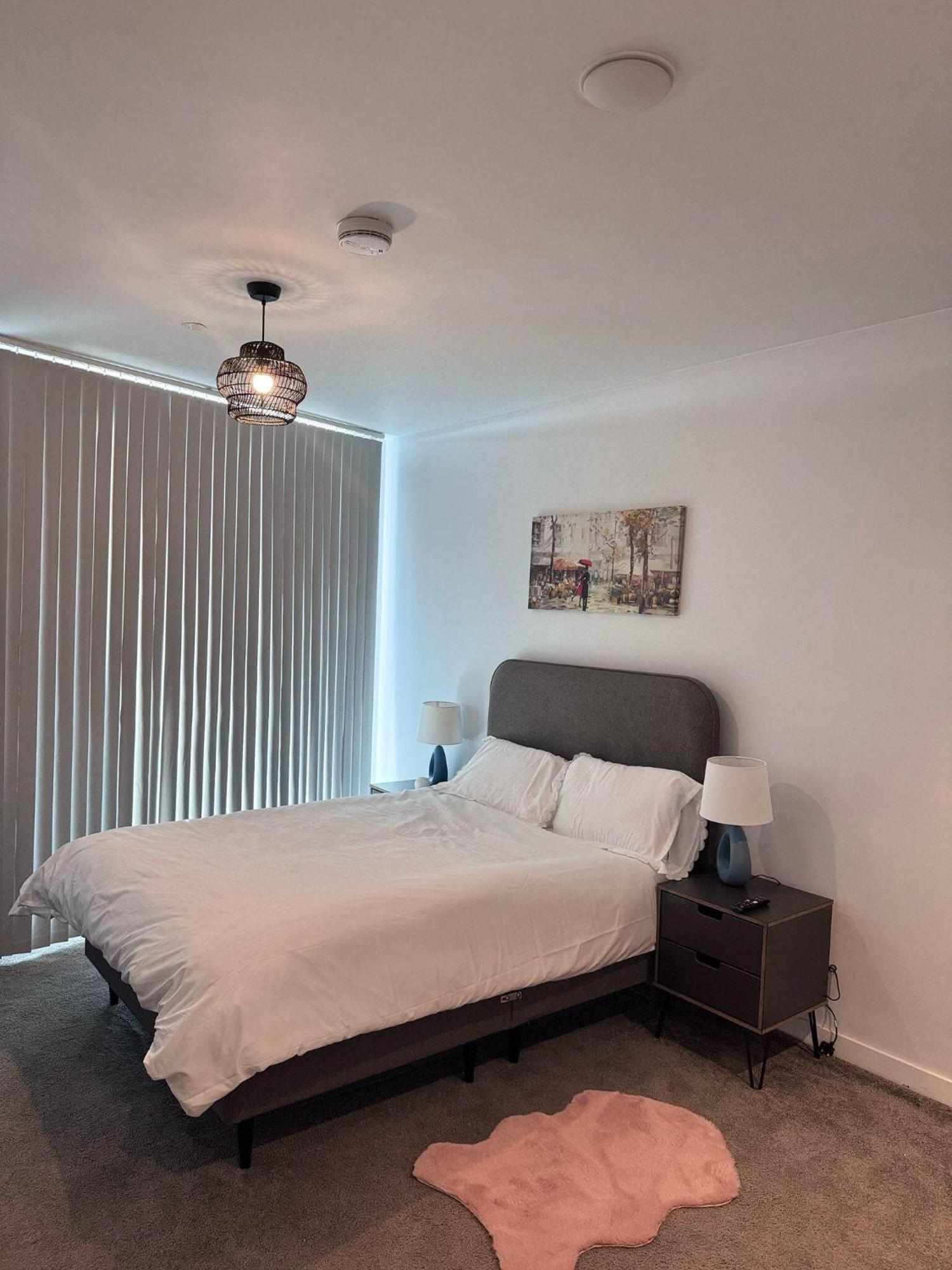 Centre - 2-bed High Rise - Sleeps 4